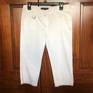 Larry Levine White Petite Stretch Capris